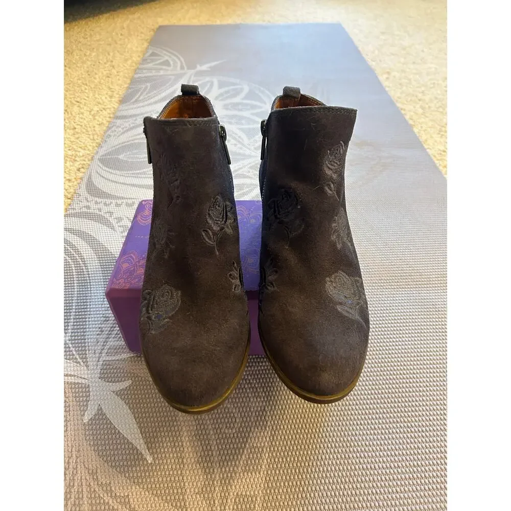 Lucky Brand Navy Blue Suede Ankle Boots Size 7M Floral Rose Embroidery Side Zip